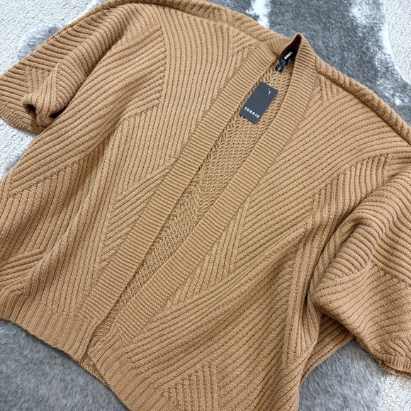 NWT Torrid Textured Knit Dolman Wrap - Picture 4 of 12